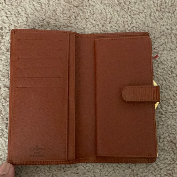𝓛𝓞𝓤𝓘𝓢 𝓥𝓤𝓘𝓣𝓣𝓞𝓝 Epi Leather Kisslock Brown wallet - Picture 4 of 14
